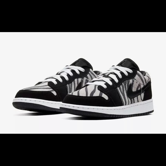 Nike Air Jordan 1 Low GS Zebra Black/White-Sail 553560-057 GS 6.5Y Womens Size 8